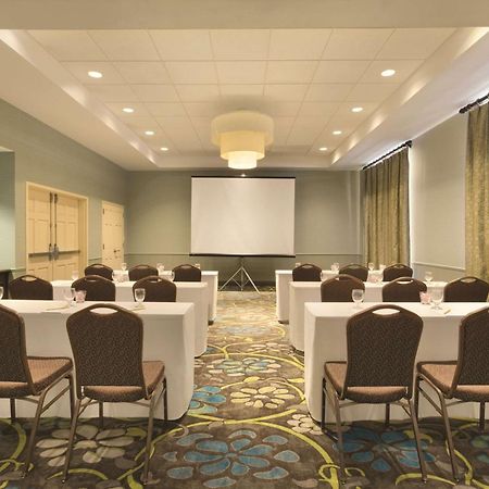 Hilton Garden Inn Worcester Bagian luar foto