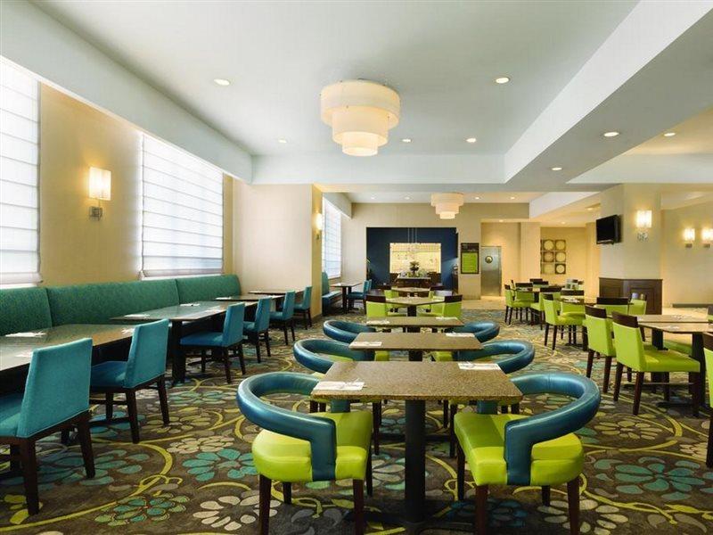 Hilton Garden Inn Worcester Bagian luar foto