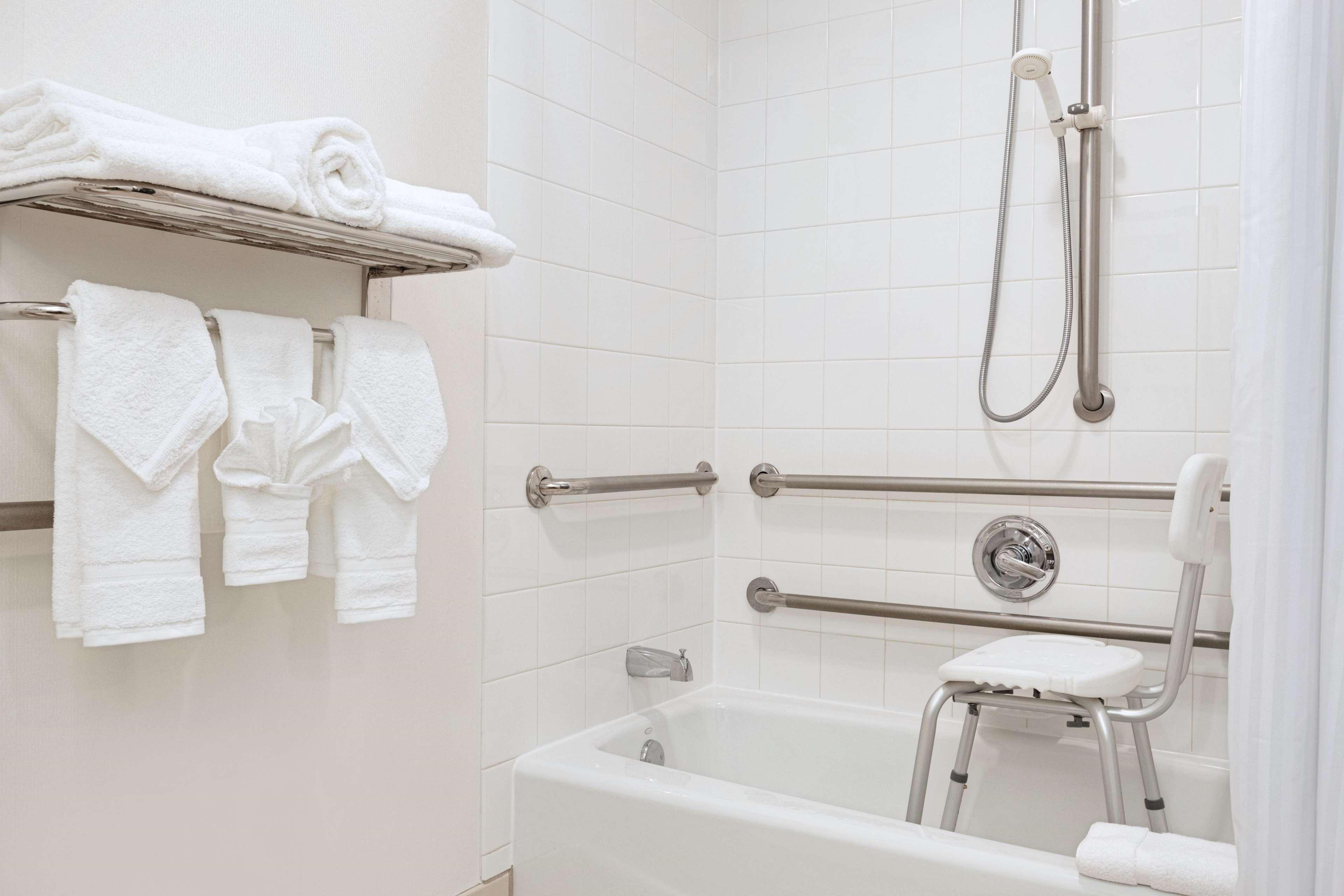Hilton Garden Inn Worcester Bagian luar foto