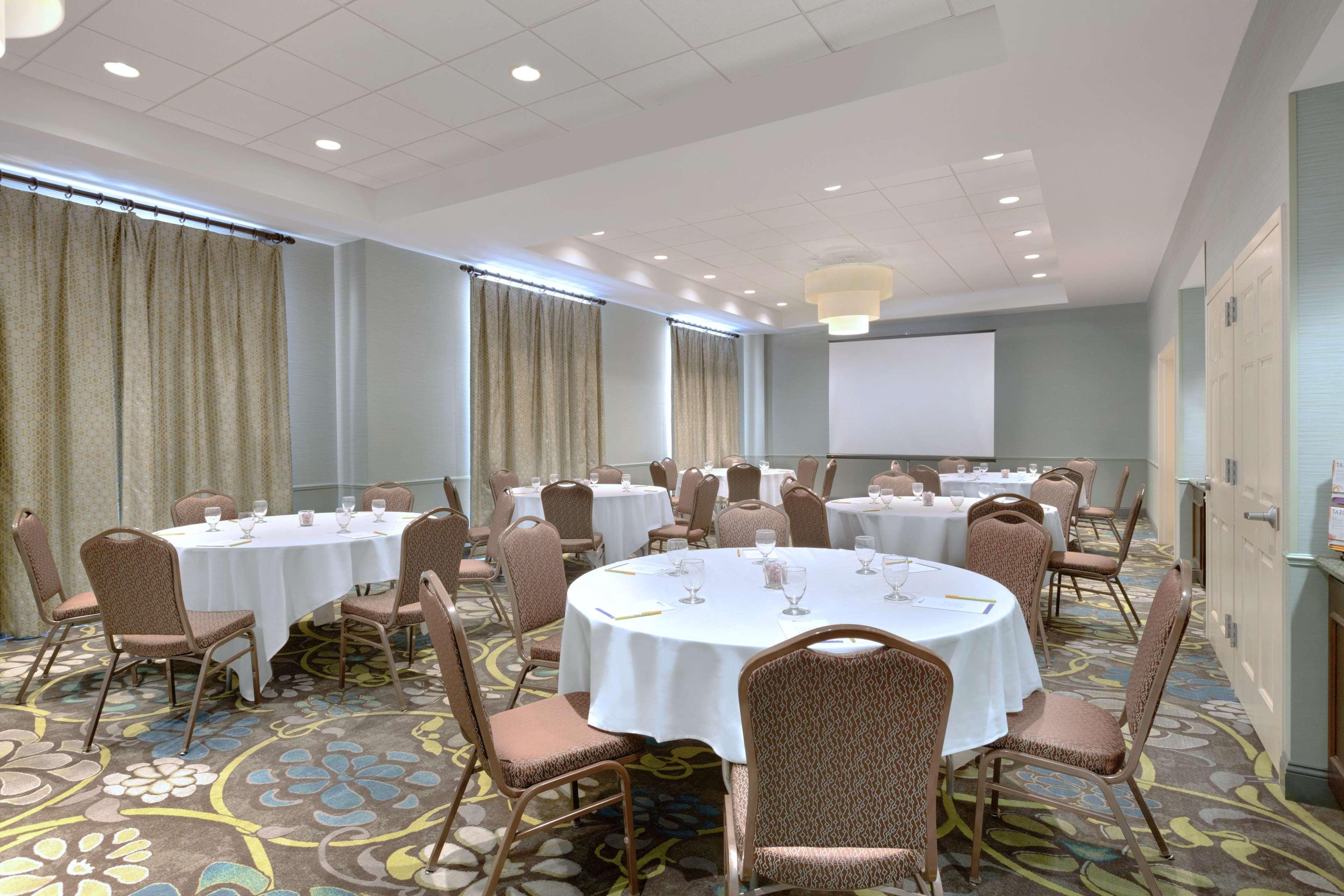 Hilton Garden Inn Worcester Bagian luar foto