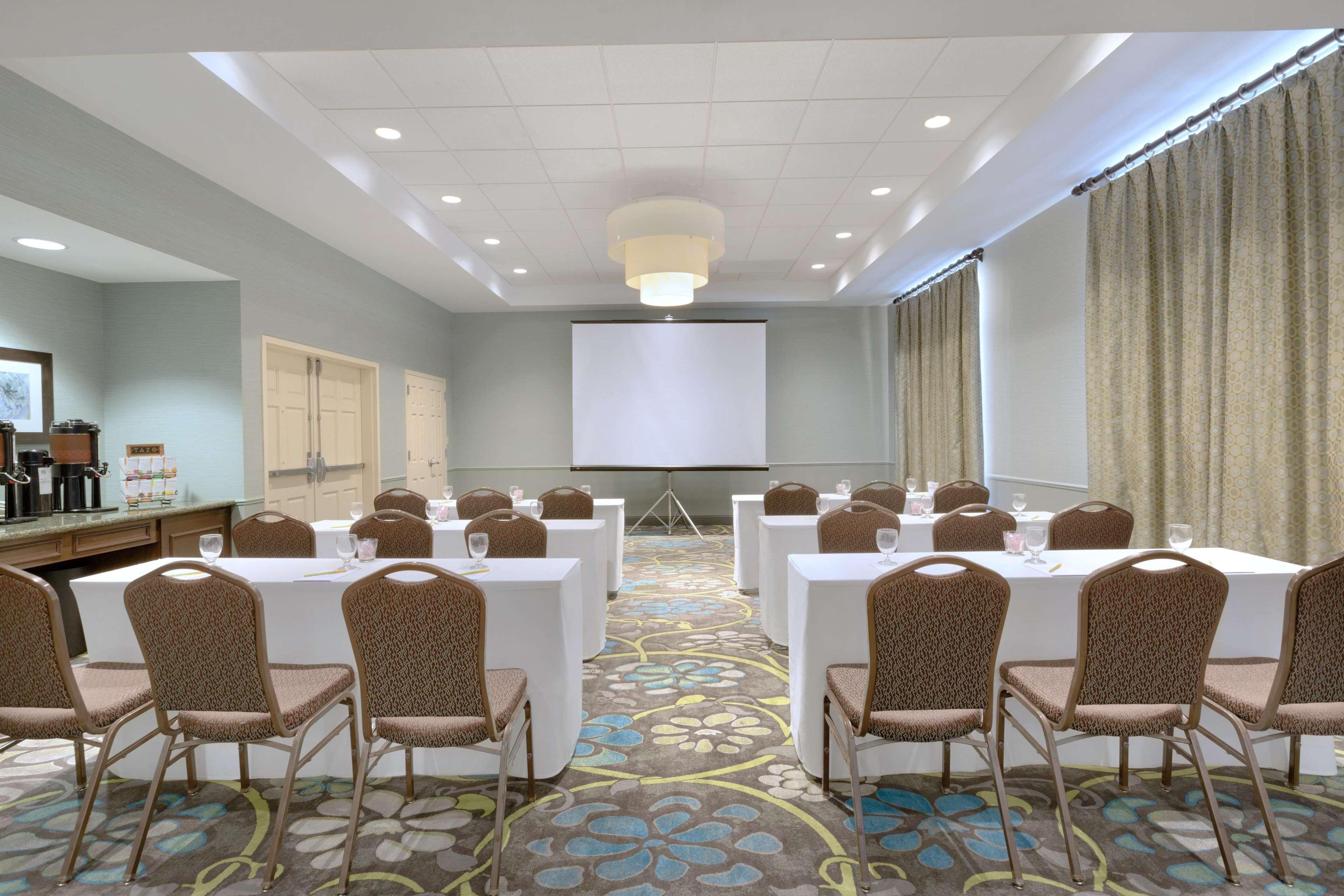 Hilton Garden Inn Worcester Bagian luar foto