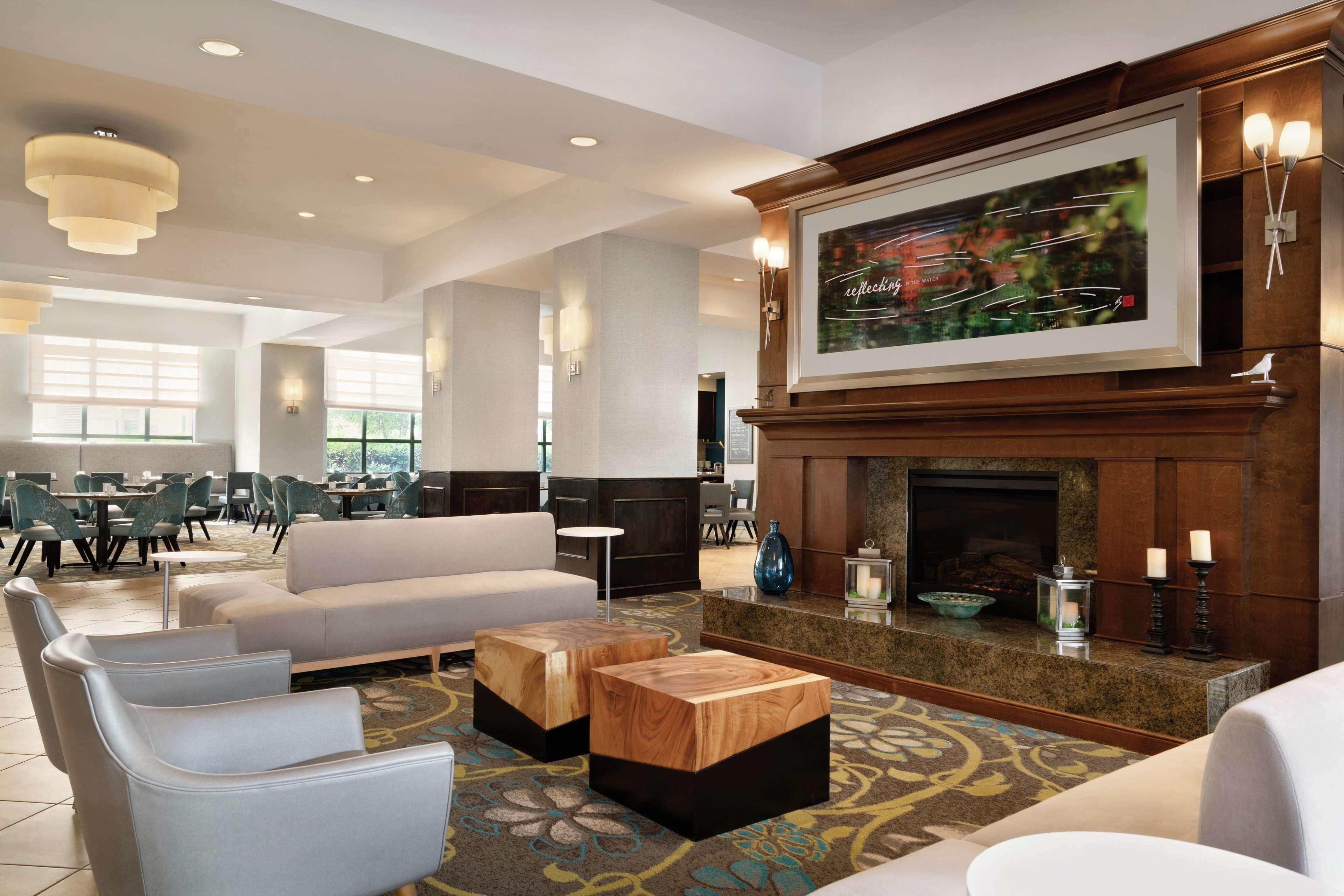 Hilton Garden Inn Worcester Bagian luar foto