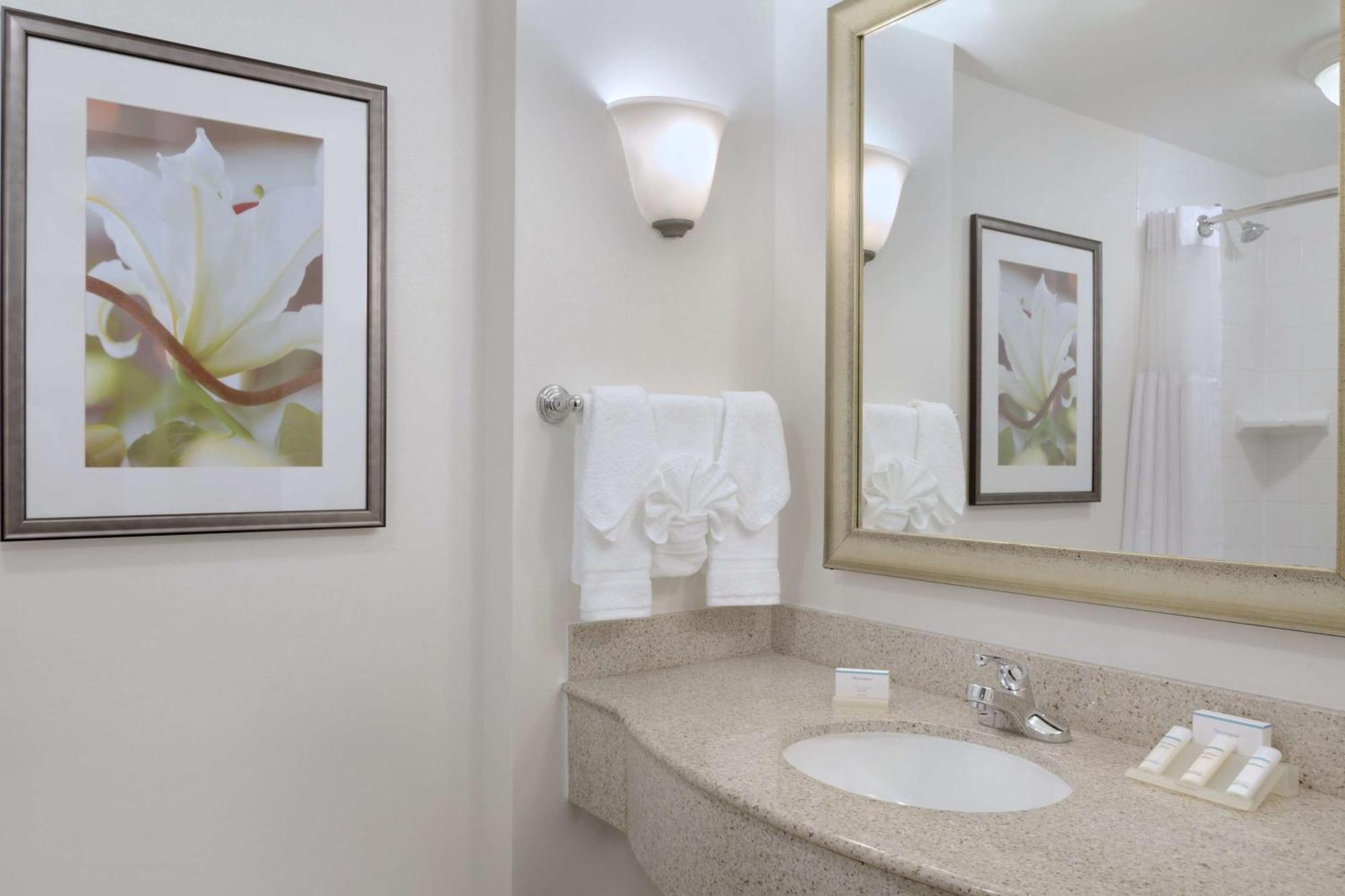 Hilton Garden Inn Worcester Bagian luar foto