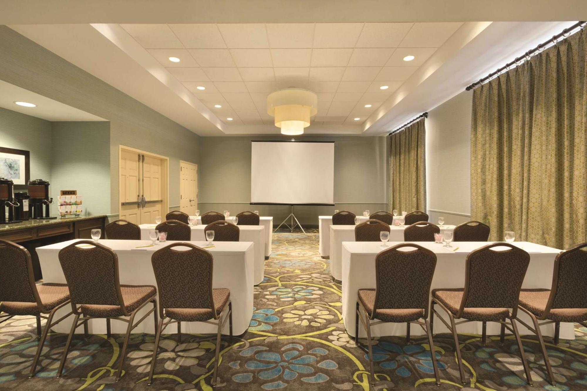 Hilton Garden Inn Worcester Bagian luar foto