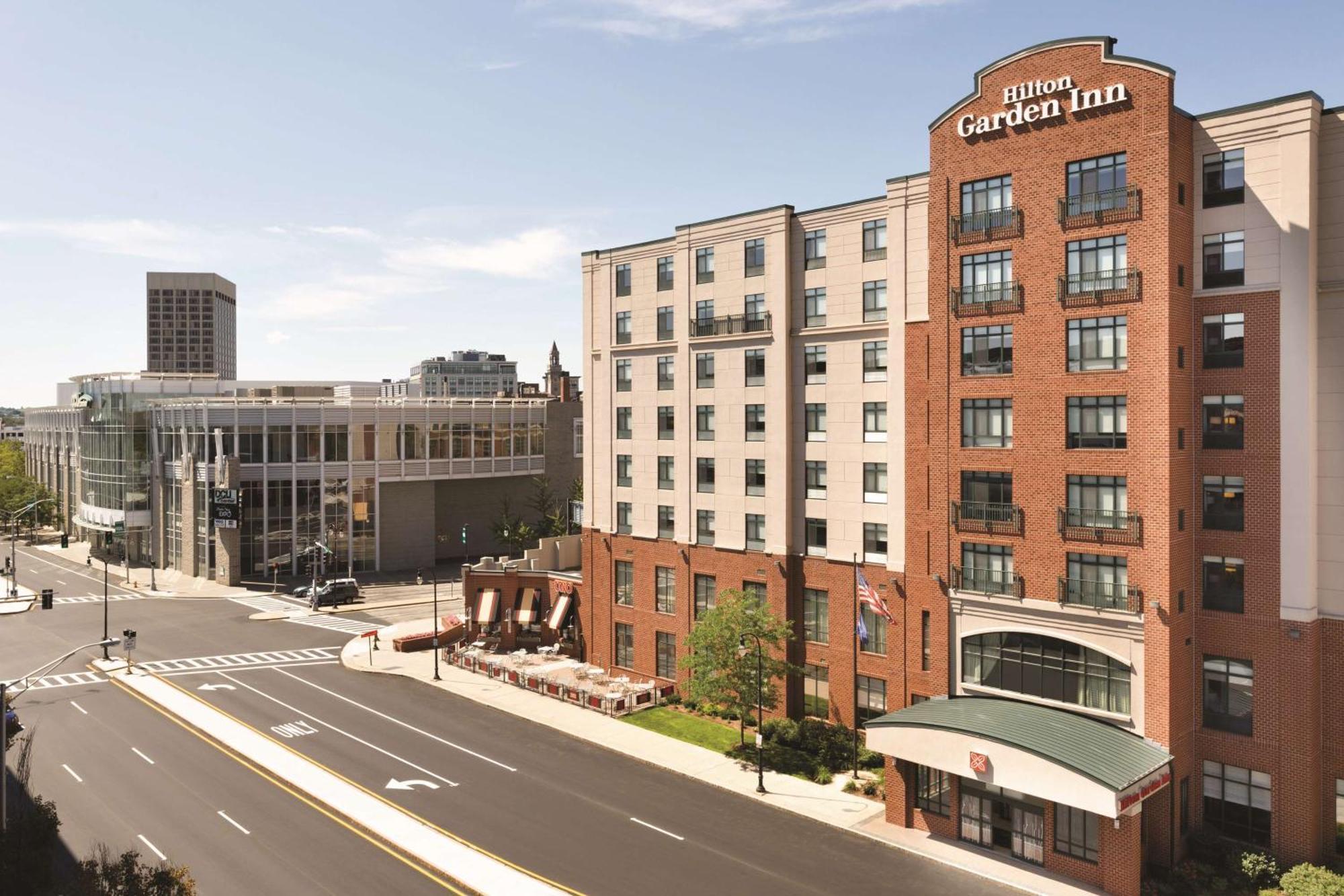 Hilton Garden Inn Worcester Bagian luar foto