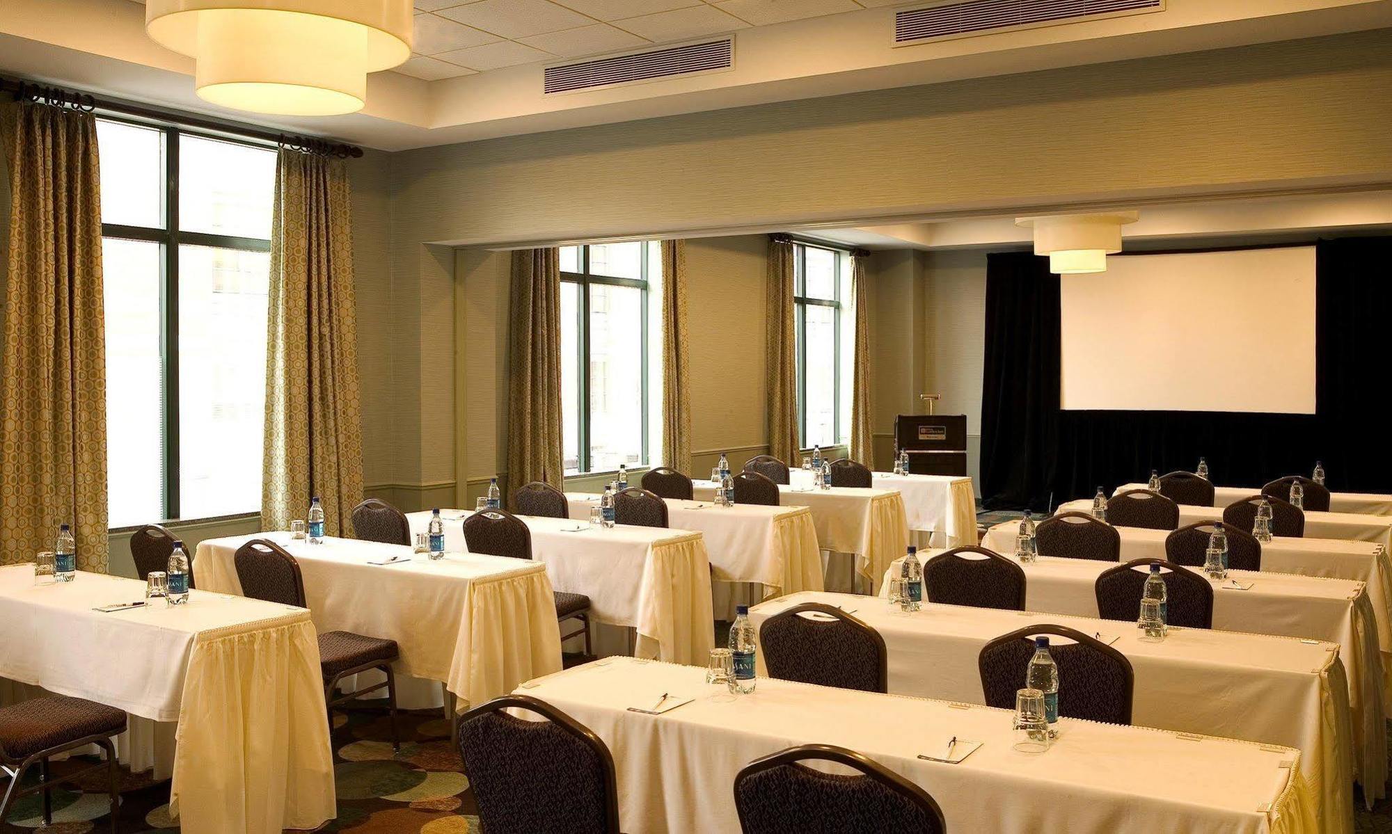 Hilton Garden Inn Worcester Bagian luar foto